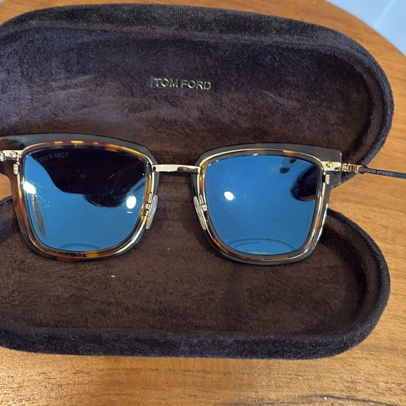 Tom Ford Lara 02 Sunglasses - Picture 3 of 8
